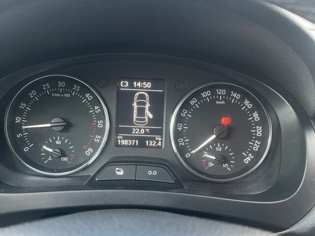 Белый Шкода Рапид, объемом двигателя 1.6 л и пробегом 198 тыс. км за 7650 $, фото 6 на Automoto.ua