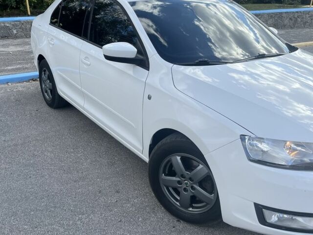 Белый Шкода Рапид, объемом двигателя 1.6 л и пробегом 198 тыс. км за 7650 $, фото 2 на Automoto.ua