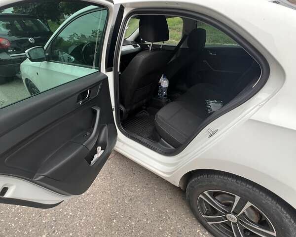 Білий Шкода Рапід, об'ємом двигуна 1.6 л та пробігом 293 тис. км за 7400 $, фото 2 на Automoto.ua