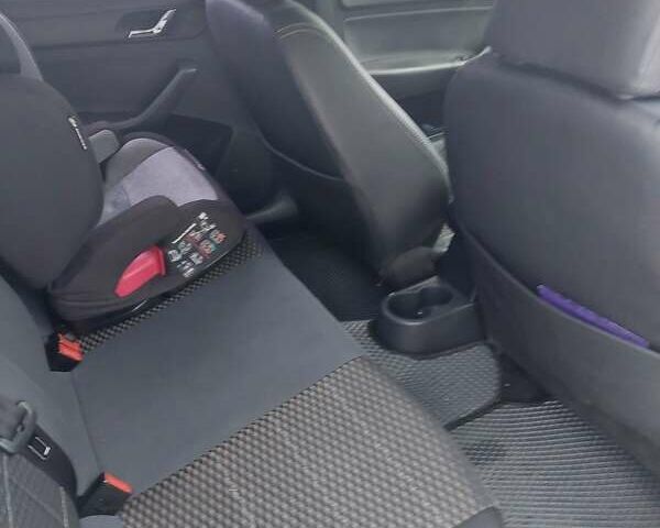 Белый Шкода Рапид, объемом двигателя 1.6 л и пробегом 225 тыс. км за 8200 $, фото 23 на Automoto.ua