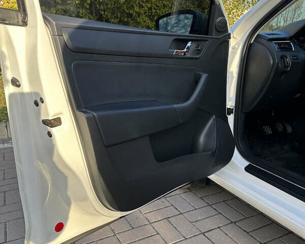 Шкода Рапид 2013 в Киеве на Automoto.ua Белый Шкода Рапид, объемом двигателя 1.6 л и пробегом 200 тыс. км за 8500 $, фото 24 на Automoto.ua