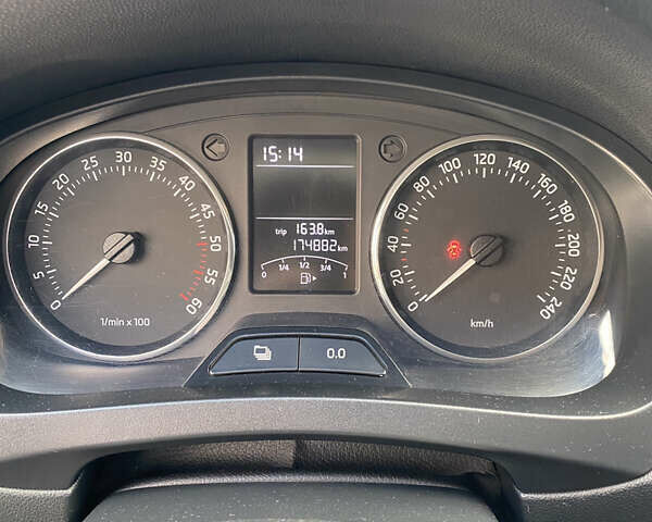 Белый Шкода Рапид, объемом двигателя 1.6 л и пробегом 175 тыс. км за 7300 $, фото 10 на Automoto.ua