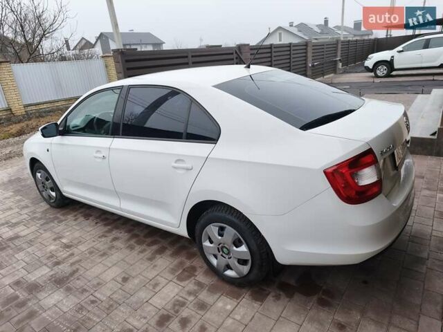 Белый Шкода Рапид, объемом двигателя 1.2 л и пробегом 108 тыс. км за 7500 $, фото 2 на Automoto.ua