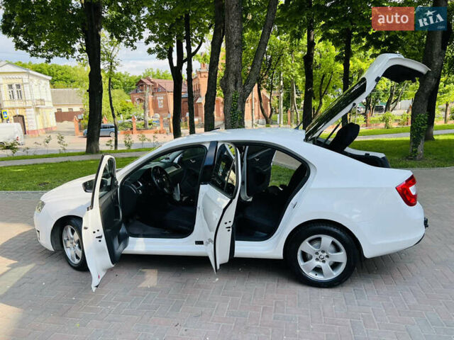 Білий Шкода Рапід, об'ємом двигуна 0 л та пробігом 255 тис. км за 8200 $, фото 1 на Automoto.ua