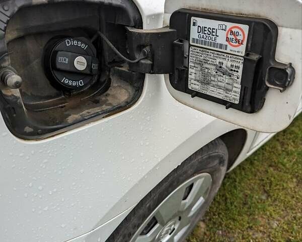 Белый Шкода Рапид, объемом двигателя 1.6 л и пробегом 204 тыс. км за 7300 $, фото 13 на Automoto.ua