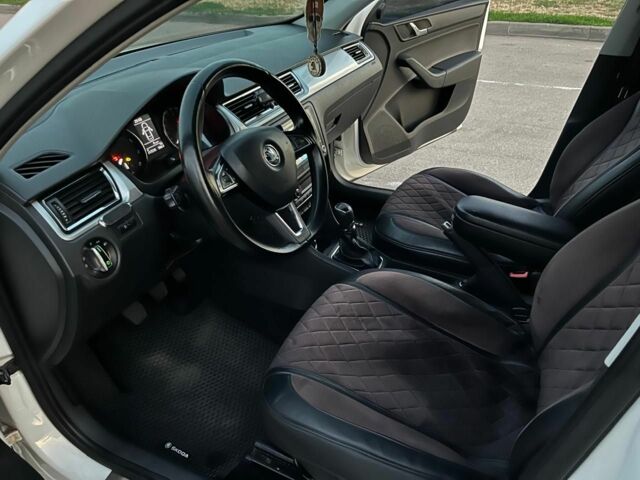 Шкода Рапид 2013 в Переяславе-Хмельницком на Automoto.ua Белый Шкода Рапид, объемом двигателя 1.6 л и пробегом 217 тыс. км за 7700 $, фото 3 на Automoto.ua