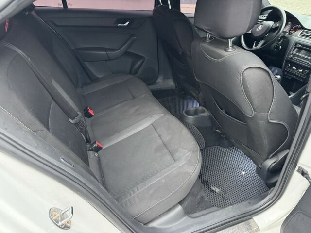 Білий Шкода Рапід, об'ємом двигуна 1.6 л та пробігом 241 тис. км за 6000 $, фото 6 на Automoto.ua