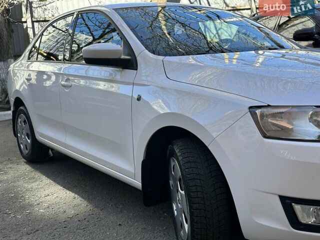 Белый Шкода Рапид, объемом двигателя 1.2 л и пробегом 105 тыс. км за 8500 $, фото 17 на Automoto.ua