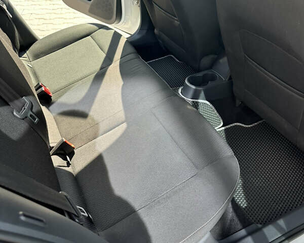 Белый Шкода Рапид, объемом двигателя 1.2 л и пробегом 132 тыс. км за 8500 $, фото 12 на Automoto.ua