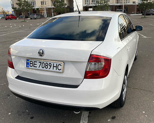 Белый Шкода Рапид, объемом двигателя 1.6 л и пробегом 175 тыс. км за 7300 $, фото 4 на Automoto.ua