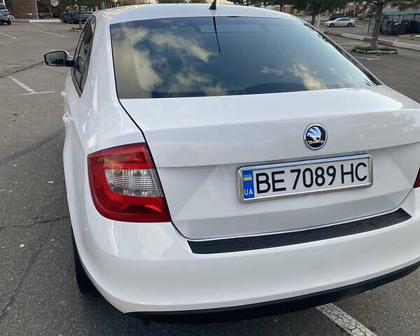 Белый Шкода Рапид, объемом двигателя 1.6 л и пробегом 175 тыс. км за 7300 $, фото 3 на Automoto.ua