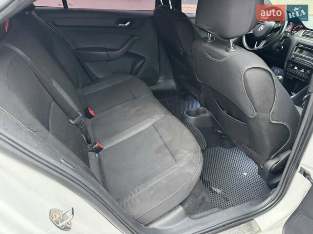 Білий Шкода Рапід, об'ємом двигуна 1.6 л та пробігом 241 тис. км за 6000 $, фото 9 на Automoto.ua