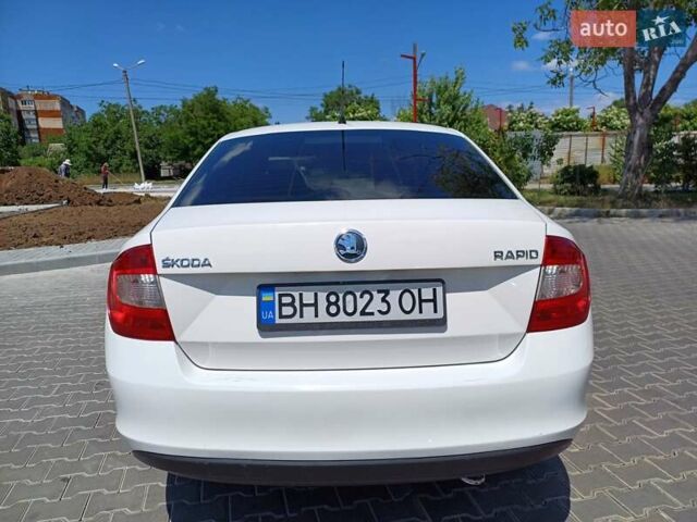 Белый Шкода Рапид, объемом двигателя 1.2 л и пробегом 216 тыс. км за 8000 $, фото 4 на Automoto.ua