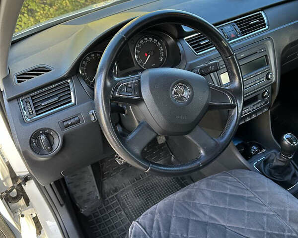 Шкода Рапид 2013 в Киеве на Automoto.ua Белый Шкода Рапид, объемом двигателя 1.6 л и пробегом 200 тыс. км за 8500 $, фото 10 на Automoto.ua