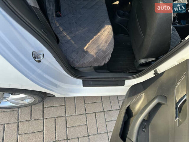 Шкода Рапид 2013 в Киеве на Automoto.ua Белый Шкода Рапид, объемом двигателя 1.6 л и пробегом 200 тыс. км за 8500 $, фото 19 на Automoto.ua