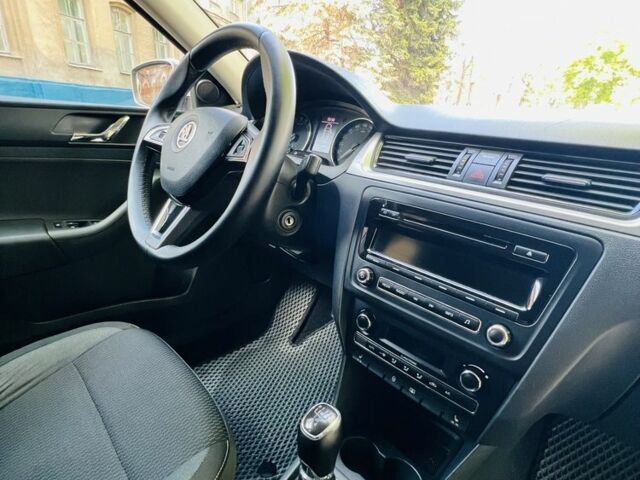 Білий Шкода Рапід, об'ємом двигуна 1.6 л та пробігом 255 тис. км за 8400 $, фото 16 на Automoto.ua