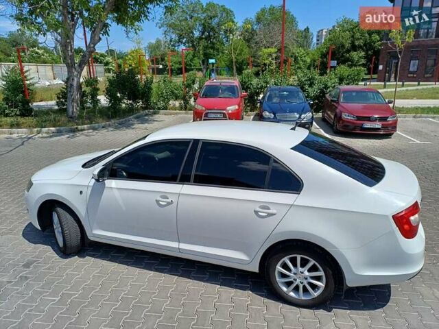 Белый Шкода Рапид, объемом двигателя 1.2 л и пробегом 216 тыс. км за 8000 $, фото 5 на Automoto.ua