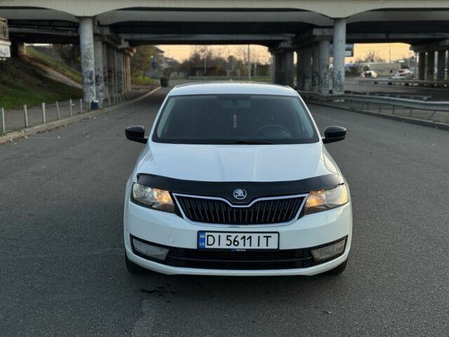 Белый Шкода Рапид, объемом двигателя 1.6 л и пробегом 225 тыс. км за 6700 $, фото 2 на Automoto.ua