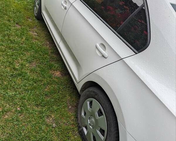 Белый Шкода Рапид, объемом двигателя 1.6 л и пробегом 204 тыс. км за 7300 $, фото 9 на Automoto.ua