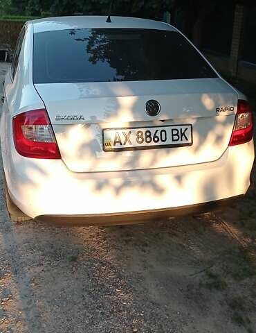 Белый Шкода Рапид, объемом двигателя 1.6 л и пробегом 252 тыс. км за 6500 $, фото 3 на Automoto.ua