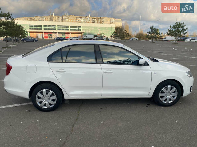 Белый Шкода Рапид, объемом двигателя 1.6 л и пробегом 175 тыс. км за 7300 $, фото 5 на Automoto.ua