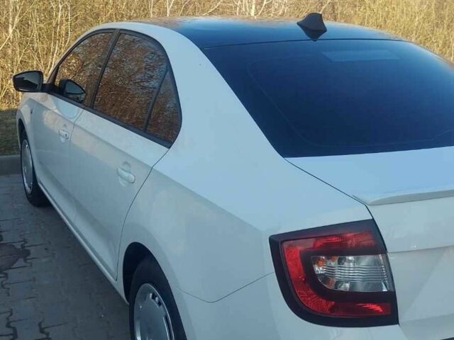 Белый Шкода Рапид, объемом двигателя 1.2 л и пробегом 122 тыс. км за 7500 $, фото 4 на Automoto.ua