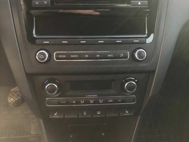 Белый Шкода Рапид, объемом двигателя 1.6 л и пробегом 259 тыс. км за 7500 $, фото 2 на Automoto.ua