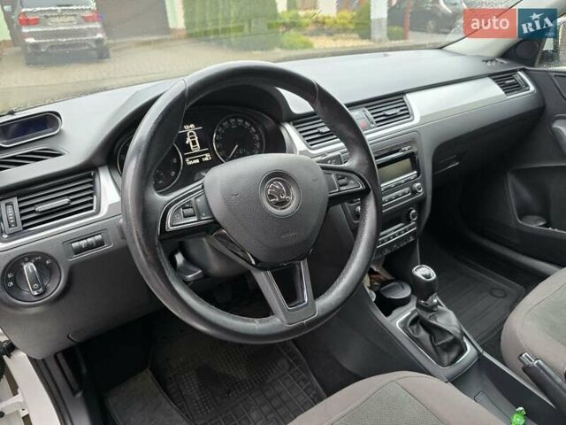 Білий Шкода Рапід, об'ємом двигуна 1.6 л та пробігом 106 тис. км за 8600 $, фото 4 на Automoto.ua