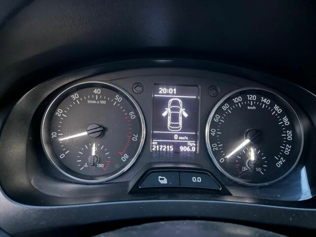 Шкода Рапид 2013 в Переяславе-Хмельницком на Automoto.ua Белый Шкода Рапид, объемом двигателя 1.6 л и пробегом 217 тыс. км за 7700 $, фото 5 на Automoto.ua