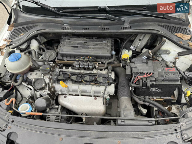 Білий Шкода Рапід, об'ємом двигуна 1.6 л та пробігом 241 тис. км за 6000 $, фото 18 на Automoto.ua