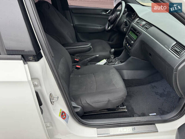 Білий Шкода Рапід, об'ємом двигуна 1.6 л та пробігом 241 тис. км за 6000 $, фото 10 на Automoto.ua
