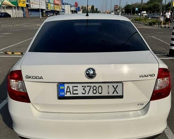 Белый Шкода Рапид, объемом двигателя 1.2 л и пробегом 187 тыс. км за 8200 $, фото 6 на Automoto.ua