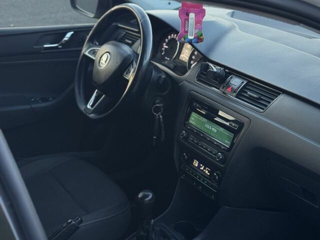 Белый Шкода Рапид, объемом двигателя 1.6 л и пробегом 225 тыс. км за 6700 $, фото 6 на Automoto.ua