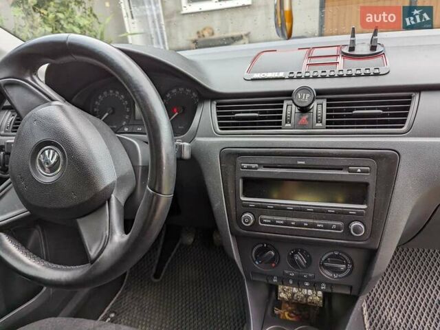 Белый Шкода Рапид, объемом двигателя 1.6 л и пробегом 204 тыс. км за 7300 $, фото 5 на Automoto.ua