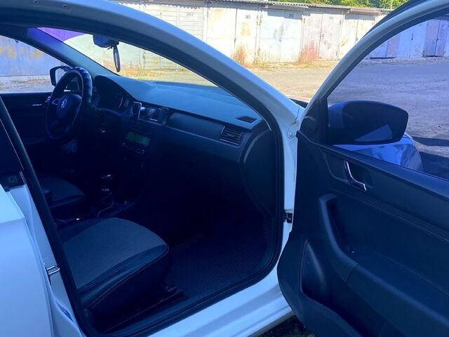 Шкода Рапид 2013 в Харькове на Automoto.ua Белый Шкода Рапид, объемом двигателя 1.6 л и пробегом 130 тыс. км за 9000 $, фото 3 на Automoto.ua