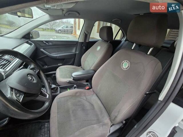 Білий Шкода Рапід, об'ємом двигуна 1.6 л та пробігом 106 тис. км за 8600 $, фото 5 на Automoto.ua