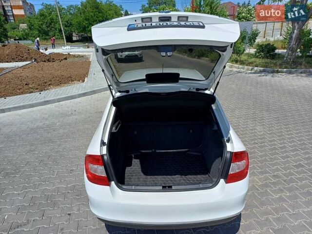 Белый Шкода Рапид, объемом двигателя 1.2 л и пробегом 216 тыс. км за 8000 $, фото 7 на Automoto.ua