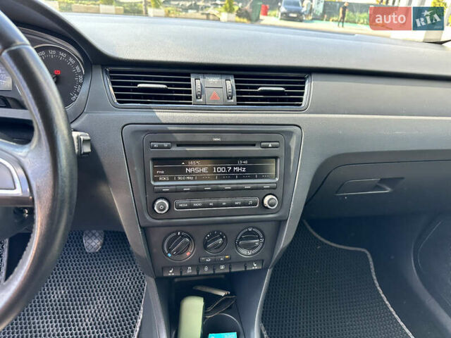 Белый Шкода Рапид, объемом двигателя 1.2 л и пробегом 132 тыс. км за 8500 $, фото 18 на Automoto.ua