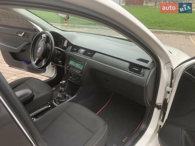 Білий Шкода Рапід, об'ємом двигуна 1.6 л та пробігом 284 тис. км за 7000 $, фото 21 на Automoto.ua