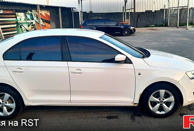 Белый Шкода Рапид, объемом двигателя 1.2 л и пробегом 176 тыс. км за 5500 $, фото 2 на Automoto.ua