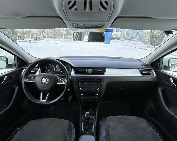 Білий Шкода Рапід, об'ємом двигуна 1.2 л та пробігом 195 тис. км за 7500 $, фото 19 на Automoto.ua