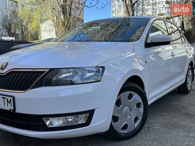 Белый Шкода Рапид, объемом двигателя 1.2 л и пробегом 105 тыс. км за 8500 $, фото 1 на Automoto.ua