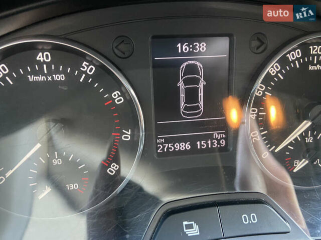 Белый Шкода Рапид, объемом двигателя 1.6 л и пробегом 275 тыс. км за 6500 $, фото 6 на Automoto.ua