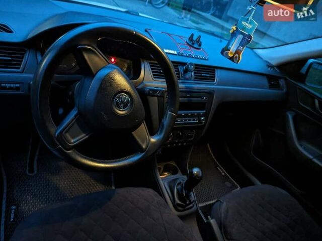 Белый Шкода Рапид, объемом двигателя 1.6 л и пробегом 204 тыс. км за 7300 $, фото 2 на Automoto.ua