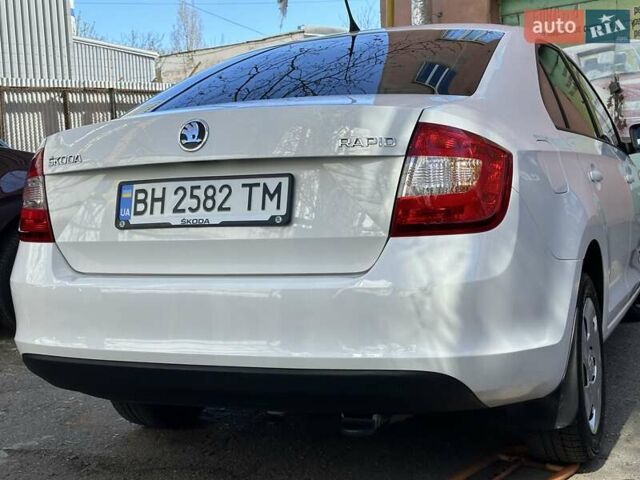 Белый Шкода Рапид, объемом двигателя 1.2 л и пробегом 105 тыс. км за 8500 $, фото 4 на Automoto.ua