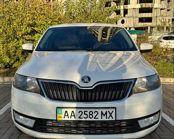 Шкода Рапид 2013 в Киеве на Automoto.ua Белый Шкода Рапид, объемом двигателя 1.6 л и пробегом 200 тыс. км за 8500 $, фото 1 на Automoto.ua