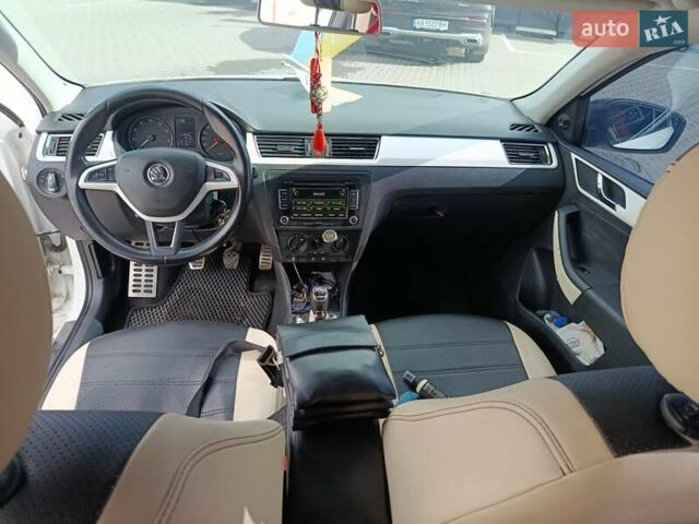 Білий Шкода Рапід, об'ємом двигуна 1.2 л та пробігом 179 тис. км за 6800 $, фото 7 на Automoto.ua