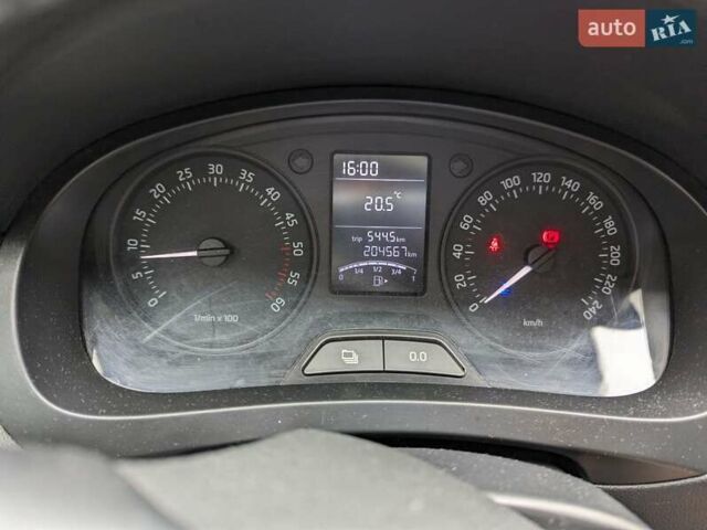 Белый Шкода Рапид, объемом двигателя 1.6 л и пробегом 204 тыс. км за 7300 $, фото 1 на Automoto.ua