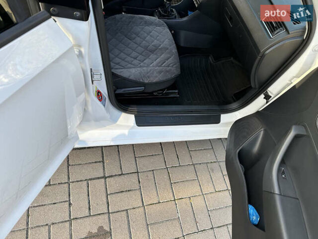 Шкода Рапид 2013 в Киеве на Automoto.ua Белый Шкода Рапид, объемом двигателя 1.6 л и пробегом 200 тыс. км за 8500 $, фото 17 на Automoto.ua