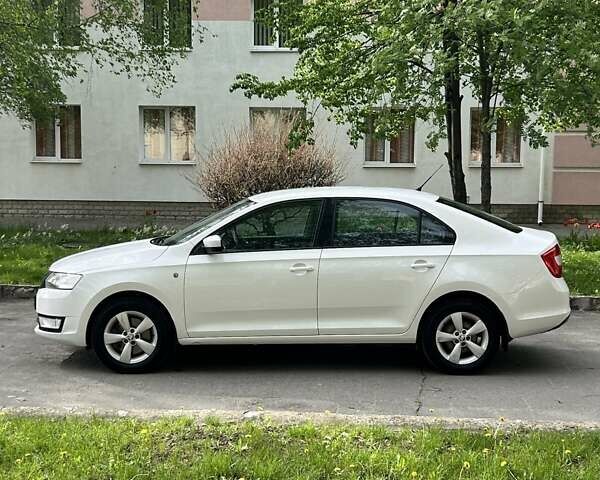 Білий Шкода Рапід, об'ємом двигуна 1.2 л та пробігом 195 тис. км за 7000 $, фото 4 на Automoto.ua